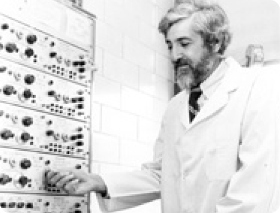 University of Chicago pharmacologist Leon Goldberg